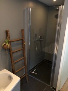 Renovatie badkamer aparte douche