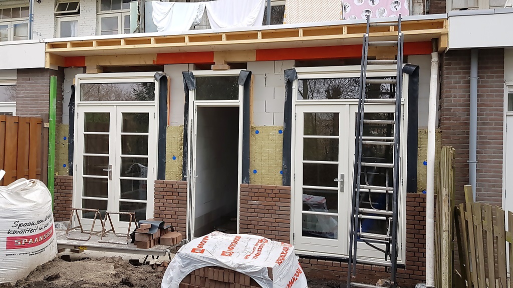 UFA Bouw_renovatie Kramatweg_Begane grond woningen met nieuwe uitbouw achterzijde_werk in uitvoering
